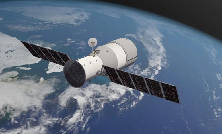 إيران تعلن خططاً لإطلاق أول قمر صناعي من قاعدة جابهار الفضائية