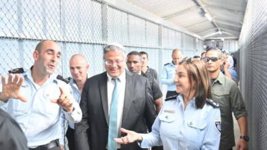 بطلب من بن غفير.. إسرائيل تبحث إنشاء سجن أمني جديد مع خندق مائي يحوي تمساحاً