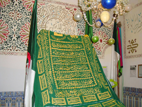 وزارة الشؤون الدينية الجزائرية: "الأضرحة والزوايا جزء من هويتنا الوطنية" 1 وزارة الشؤون الدينية الجزائرية: "الأضرحة والزوايا جزء من هويتنا الوطنية"