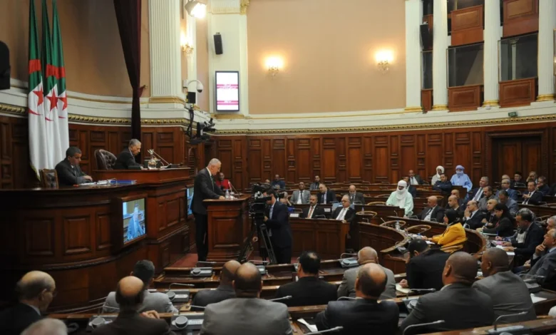 البرلمان الجزائري يتجه لتجريم الاستعمار الفرنسي في جلسة علنية 1 البرلمان الجزائري يتجه لتجريم الاستعمار الفرنسي في جلسة علنية