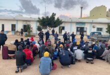 ليبيا ترحل 122 مهاجراً غير شرعي عبر منفذ أمساعد