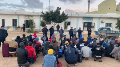 ليبيا ترحل 122 مهاجراً غير شرعي عبر منفذ أمساعد