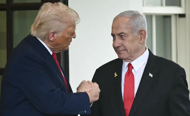 إعلام إسرائيلي : ترامب قد يفرض عقوبات على القضاء الاسرائيلي اذا لم يتم العفو عن نتنياهو 1 إعلام إسرائيلي : ترامب قد يفرض عقوبات على القضاء الاسرائيلي اذا لم يتم العفو عن نتنياهو