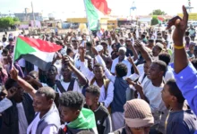 مظاهرات مؤيدة للجيش السوداني وتحذيرات من تفاقم أزمة المياه بسبب الحرب