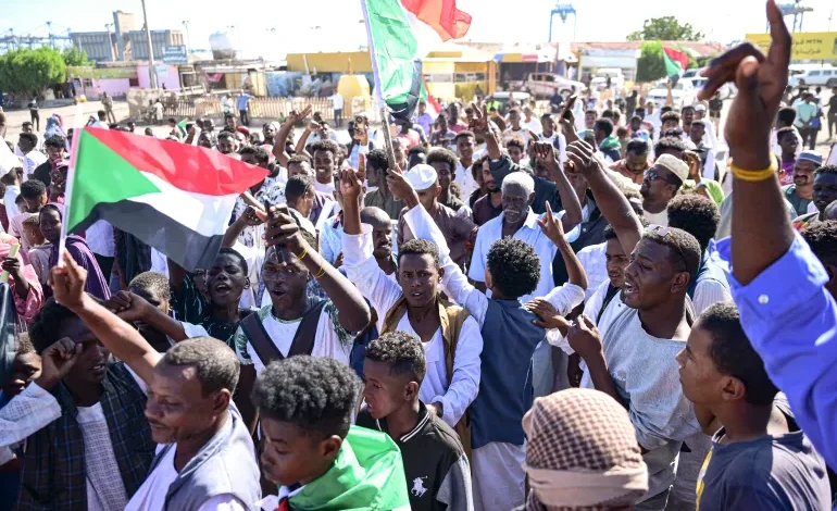 مظاهرات مؤيدة للجيش السوداني وتحذيرات من تفاقم أزمة المياه بسبب الحرب 1 مظاهرات مؤيدة للجيش السوداني وتحذيرات من تفاقم أزمة المياه بسبب الحرب