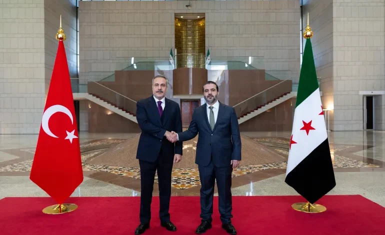 سوريا وتركيا تؤكدان تعثر اندماج "قسد" بالجيش السوري وتشدّدان على تهديدات إسرائيل