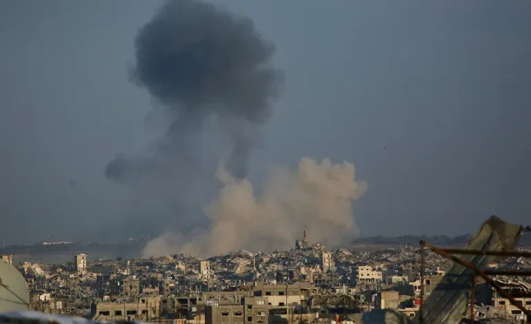 غارات إسرائيلية وقصف مدفعي شرقي غزة خرقًا لاتفاق وقف إطلاق النار