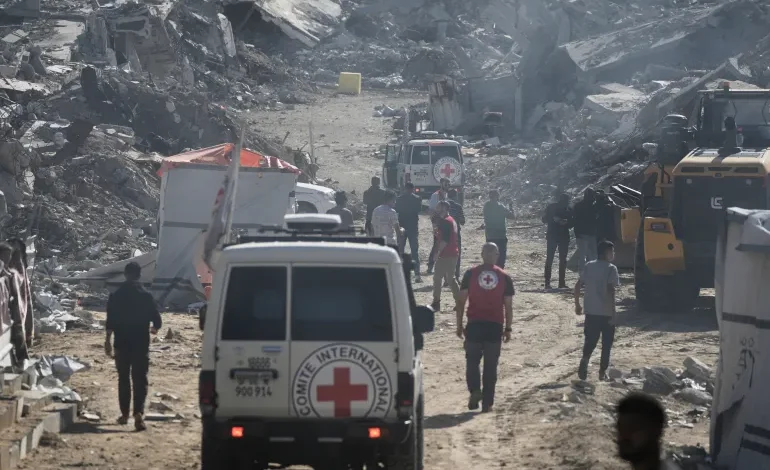 إسرائيل تتسلّم رفـ ـات أحد الأسـ. ـرى المتوفين في غزة وسط استمرار أزمة إنسانية في القطاع