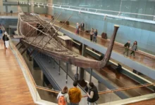 نقل أجزاء من مركب الملك خوفو إلى المتحف المصري الكبير لبدء ترميمه أمام الزوار