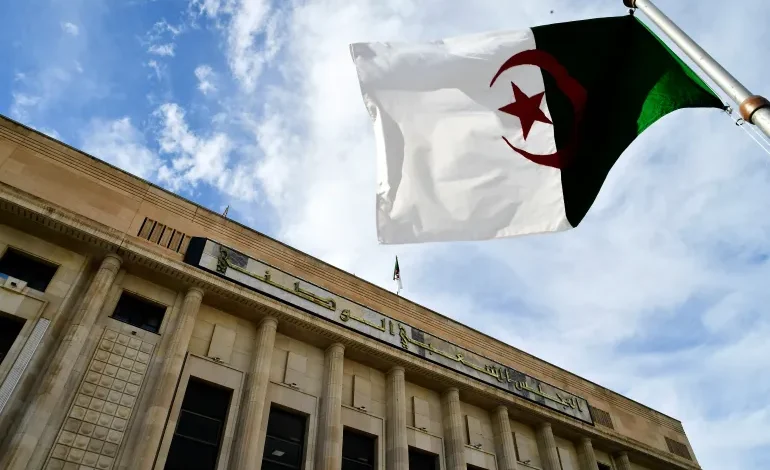 البرلمان الجزائري يقر قانونًا لتجريم الاستعمار الفرنسي ومطالبة باريس بالاعتذار