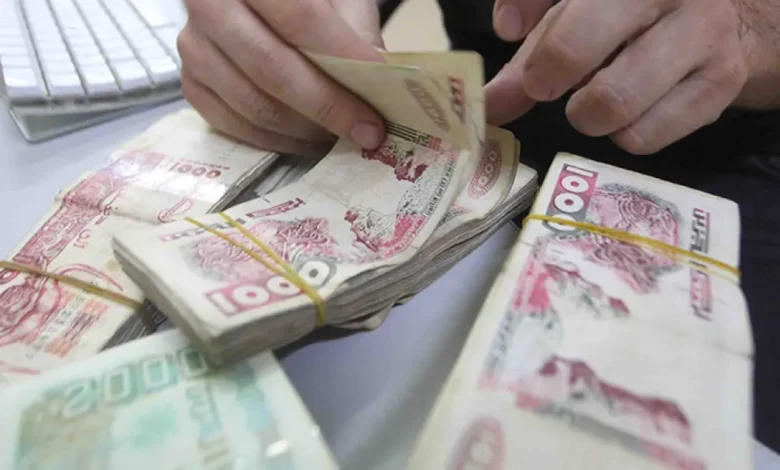 الجزائر.. اختفاء مئات آلاف الدولارات من أموال الخدمات الاجتماعية 1 الجزائر.. اختفاء مئات آلاف الدولارات من أموال الخدمات الاجتماعية