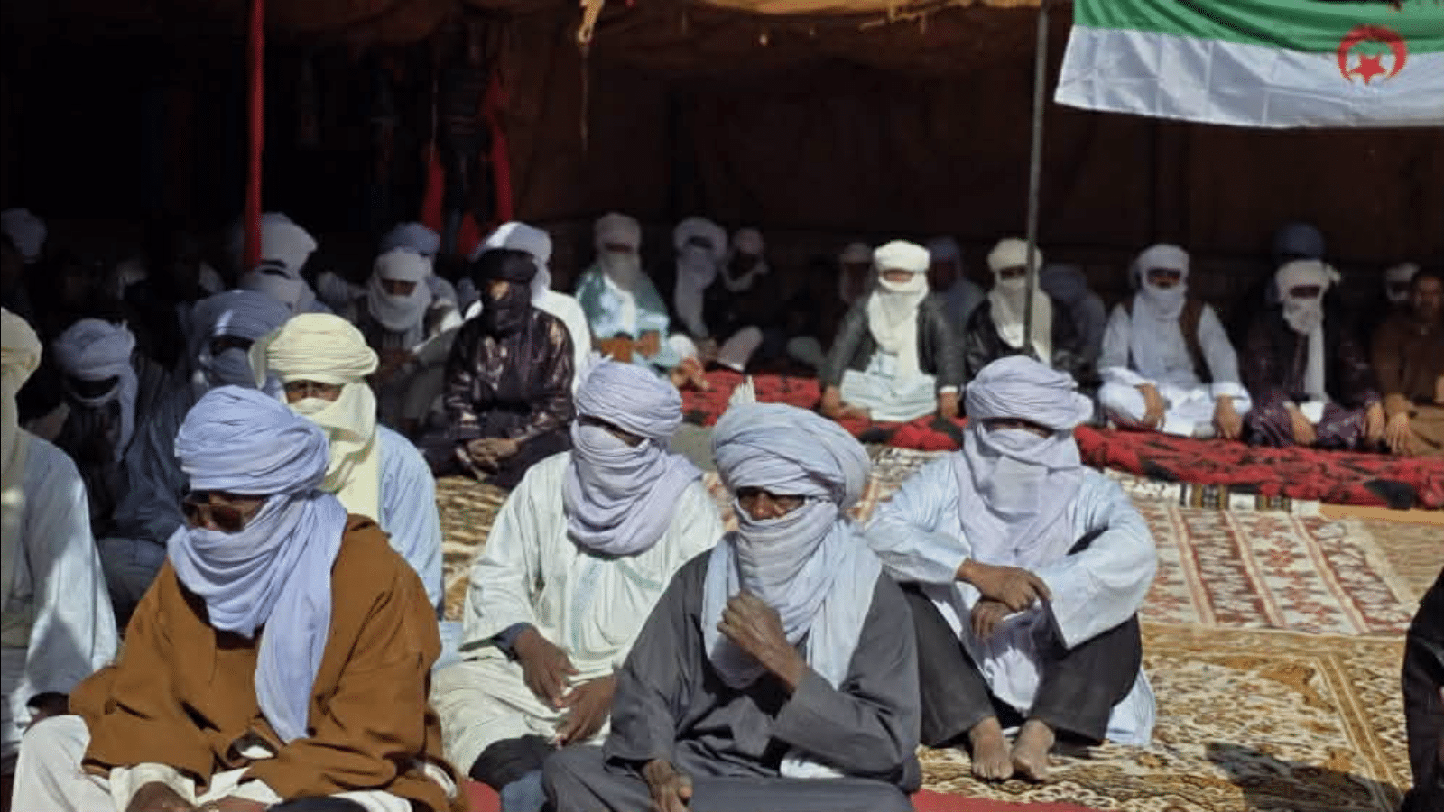 الجزائر.. قبائل الطاسيلي نازجر ترفض تنصيب “أمغار نازجر” وتدعو الرئيس للتدخل 5 الجزائر.. قبائل الطاسيلي نازجر ترفض تنصيب “أمغار نازجر” وتدعو الرئيس للتدخل