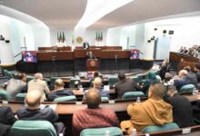 الجزائر.. نائب برلماني يحمل أبناء المسؤولين والأثرياء مسؤولية حوادث المرور