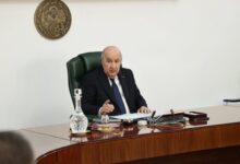 الرئيس الجزائري يأمر بتأجيل التعديل التقني للدستور