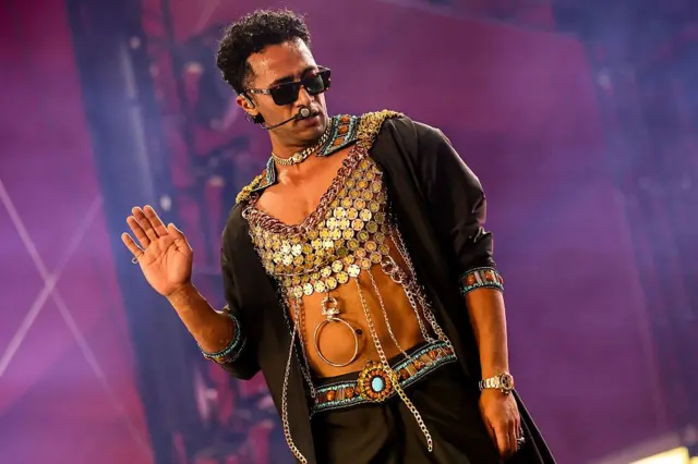 مصر:محمد رمضان يعترف بخطأ إطلالته المثيرة للجدل في مهرجان كوتشيلا 1 مصر:محمد رمضان يعترف بخطأ إطلالته المثيرة للجدل في مهرجان كوتشيلا