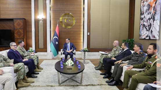 ليبيا.. لوحة للقذافي ملطخة بالدمـ.اء في اجتماع الدبيبة مع وفد أميركي تثير ضجة