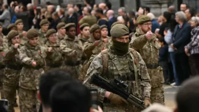 بريطانيا تطلق برنامجًا تجريبيًا لتجنيد الشباب قبل سن 25