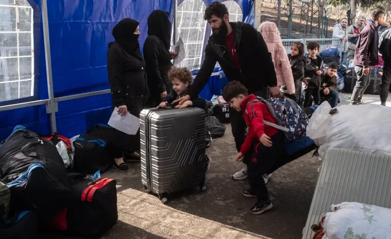 نحو مليون لاجئ سوري عادوا من تركيا ولبنان خلال الأشهر الماضية 1 نحو مليون لاجئ سوري عادوا من تركيا ولبنان خلال الأشهر الماضية