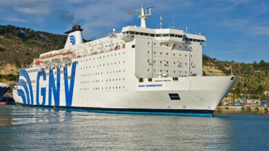 إعلام جزائري.. محاولة اختطاف سفينة سياحية متجهة إلى الجزائر.. تأخّر رحلة "لو فانتاستيك" 3 إعلام جزائري.. محاولة اختطاف سفينة سياحية متجهة إلى الجزائر.. تأخّر رحلة "لو فانتاستيك"