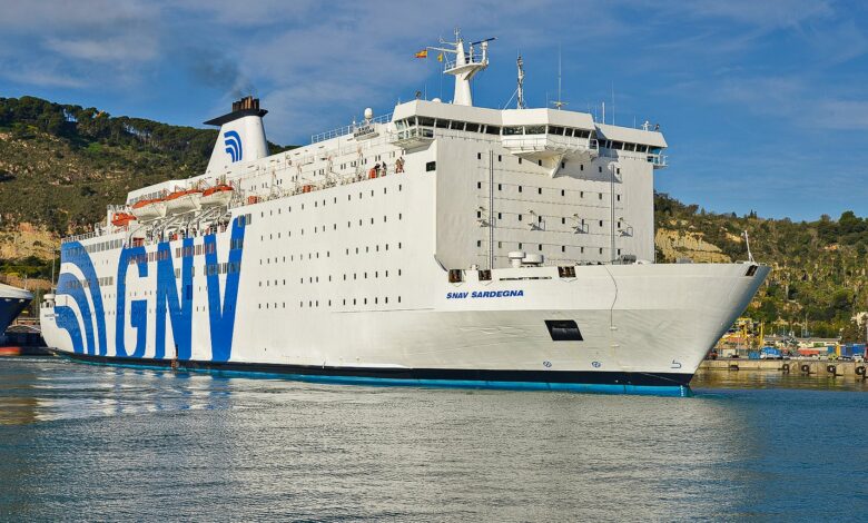 إعلام جزائري.. محاولة اختطاف سفينة سياحية متجهة إلى الجزائر.. تأخّر رحلة "لو فانتاستيك" 1 إعلام جزائري.. محاولة اختطاف سفينة سياحية متجهة إلى الجزائر.. تأخّر رحلة "لو فانتاستيك"