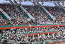 الأعلام الجزائرية ترفرف في المدرجات.. الشناوة يرددون: الجزائر موحدة ضد دعوات تقسيم منطقة القبائل