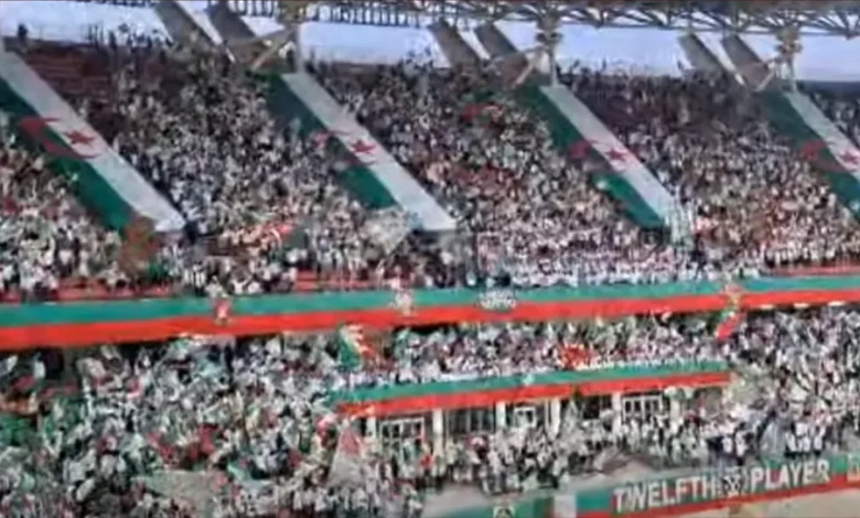 الأعلام الجزائرية ترفرف في المدرجات.. الشناوة يرددون: الجزائر موحدة ضد دعوات تقسيم منطقة القبائل 1 الأعلام الجزائرية ترفرف في المدرجات.. الشناوة يرددون: الجزائر موحدة ضد دعوات تقسيم منطقة القبائل