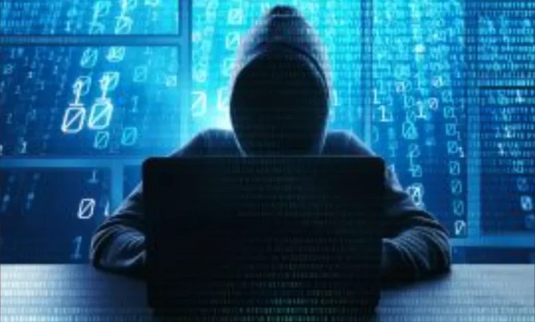 رئيس وزراء إسرائيل الأسبق يعلق على اختراق هاتفه من قراصنة إيرانيين