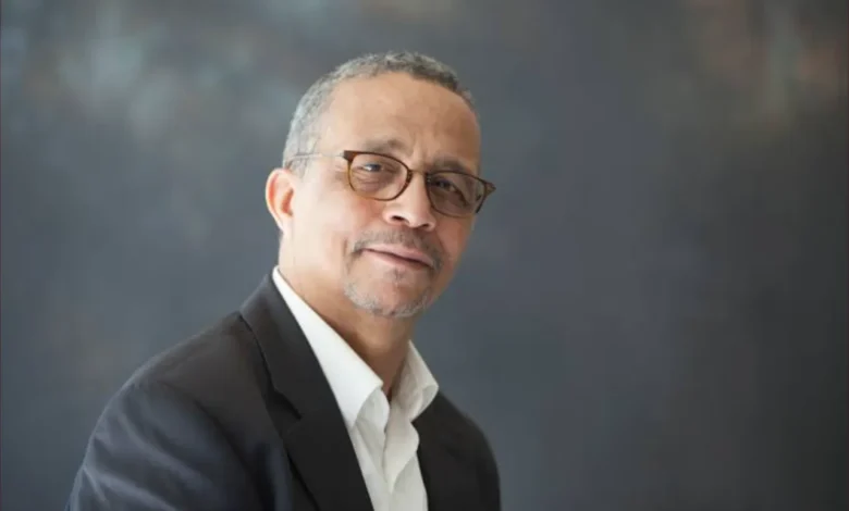 الروائي الجزائري ياسمينة خضرا يهنئ المغرب بتتويجه بكأس العرب ويشيد بأداء منتخب السكتيوي