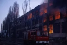 غارات روسية تشل شبكة الكهرباء في أوكرانيا وتغرق أكثر من مليون منزل في الظلام