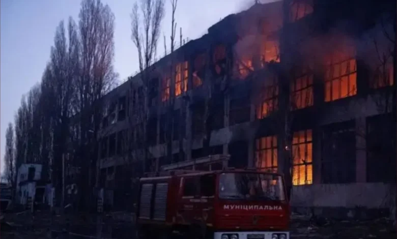 غارات روسية تشل شبكة الكهرباء في أوكرانيا وتغرق أكثر من مليون منزل في الظلام 1 غارات روسية تشل شبكة الكهرباء في أوكرانيا وتغرق أكثر من مليون منزل في الظلام