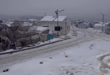 أمطار وثلوج تهدد حياة آلاف النازحين في مخيمات شمال غربي سوريا