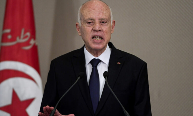 الرئيس التونسي قيس سعيّد يحذر من أوهام العودة إلى الوراء ويؤكد محاسبة الجميع طبق القانون
