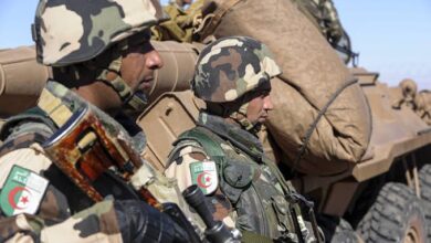 الجيش الجزائري يوقف 211 تاجر مخدرات ويسجّل استسلام 4 إرهـ. ـابيين خلال نوفمبر