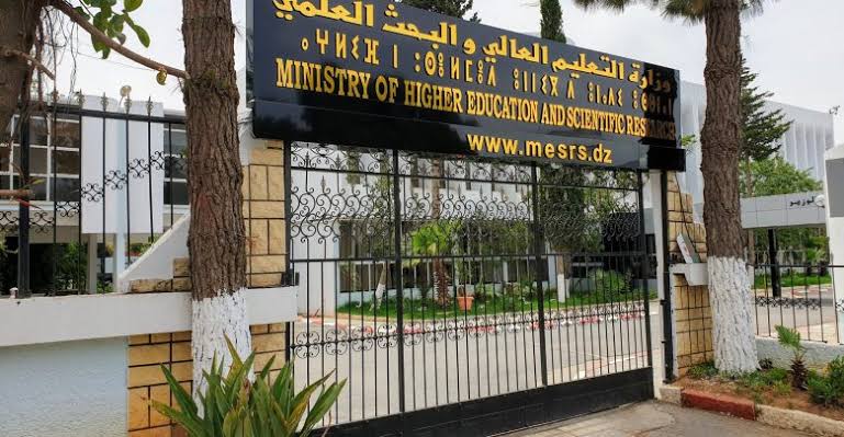 الجزائر تطلق حملة لتوظيف 40 ألف معلم لمعالجة نقص الطواقم التربوية 1 الجزائر تطلق حملة لتوظيف 40 ألف معلم لمعالجة نقص الطواقم التربوية