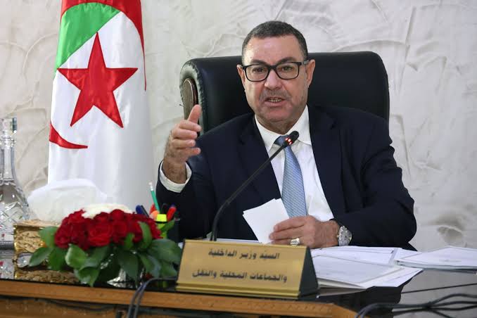 سعيود يكشف اختلالات في قطاع النقل ويؤكد: "الجزائري يختلف عن باقي البشر" 1 سعيود يكشف اختلالات في قطاع النقل ويؤكد: "الجزائري يختلف عن باقي البشر"