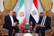 مصر وإيران تبحثان تعزيز التعاون والتسوية النووية