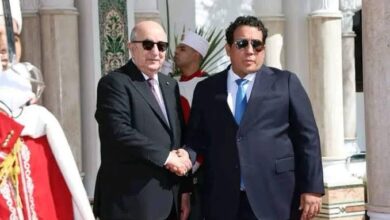 الرئيس الجزائري يعزّي المنفي في وفاة رئيس أركان الجيش الليبي بحادث تحطم طائرة