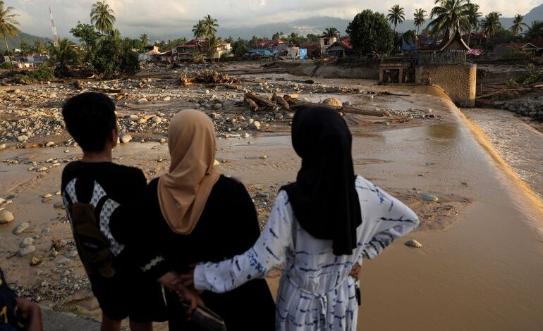 وكالة الصحافة الفرنسية ارتفاع حصيلة ضحايا الفيضانات في إندونيسيا إلى نحو 600 قتـ ـيل