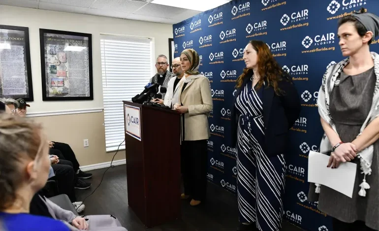 «كير» تقاضي حاكم فلوريدا بعد تصنيفه منظمة إرهـ. ـابية 1 «كير» تقاضي حاكم فلوريدا بعد تصنيفه منظمة إرهـ. ـابية