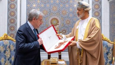 سلطان عُمان يمنح غوتيريش وساما من الدرجة الأولى