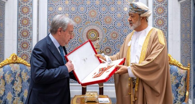 سلطان عُمان يمنح غوتيريش وساما من الدرجة الأولى 1 سلطان عُمان يمنح غوتيريش وساما من الدرجة الأولى