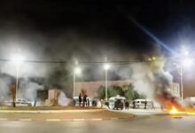 تونس.. إيقاف 21 شخصًا على خلفية احتجاجات القيروان بعد وفاة نعيم البريكي