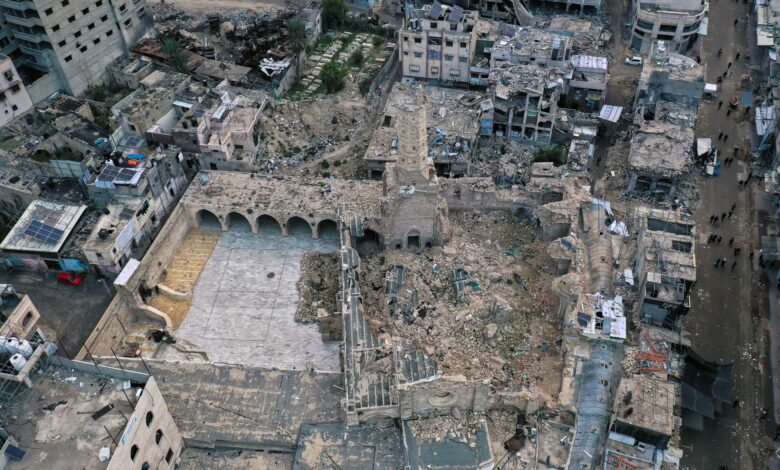 بدء ترميم المسجد العمري الكبير في غزة بعد تدميره خلال الحرب