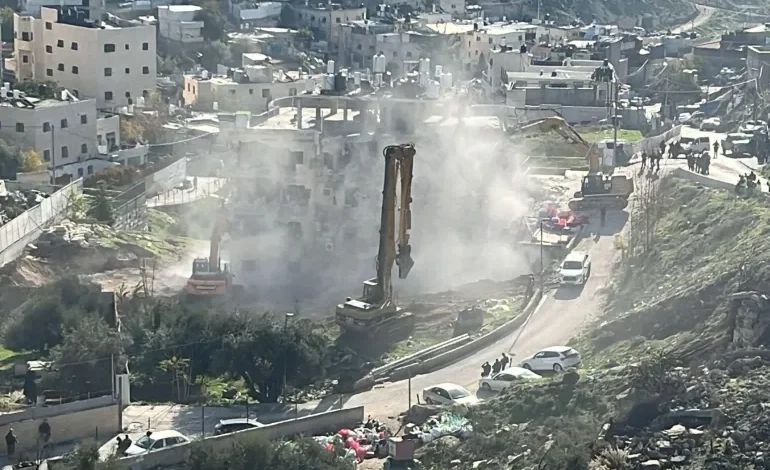 الجيش الاسرائيلي يهدم مبنى سكنيًا في سلوان ويصعّد اقتحاماته بالضفة الغربية