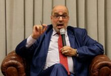 الكاتب الصحفي الجزائري أنور مالك يتهم البوليساريو ببيع أسلحة للمافيا في الساحل