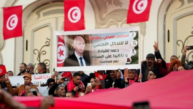 مظاهرة مؤيدة لقيس سعيد في تونس وسط تصاعد الاحتجاجات المعارضة
