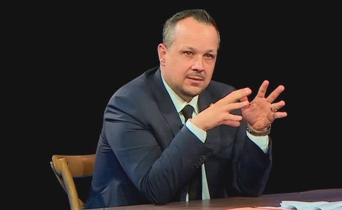 توقيف الجزائري مهدي غزار في باريس وإخلاء سبيله بعد ساعات بسبب تصنيفات أمنية فرنسية 1 توقيف الجزائري مهدي غزار في باريس وإخلاء سبيله بعد ساعات بسبب تصنيفات أمنية فرنسية