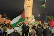 خلال إحياء اليوم العالمي لحقوق الإنسان.. وقفة في ساحة جامع الكتبية بمدينة مراكش المغربية؛ إسنادًا لغزة والشعب الفلسطيني