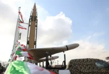 إيران تعلن تعزيز قدراتها بألف طائرة مسيّرة وتحذّر من حرب شاملة وسط استعدادات أميركية إسرائيلية