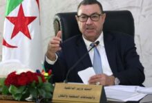 وزير الداخلية الجزائري يحذر من عقوبات صارمة لنشر فيديوهات كاذبة حول فيضانات غليزان